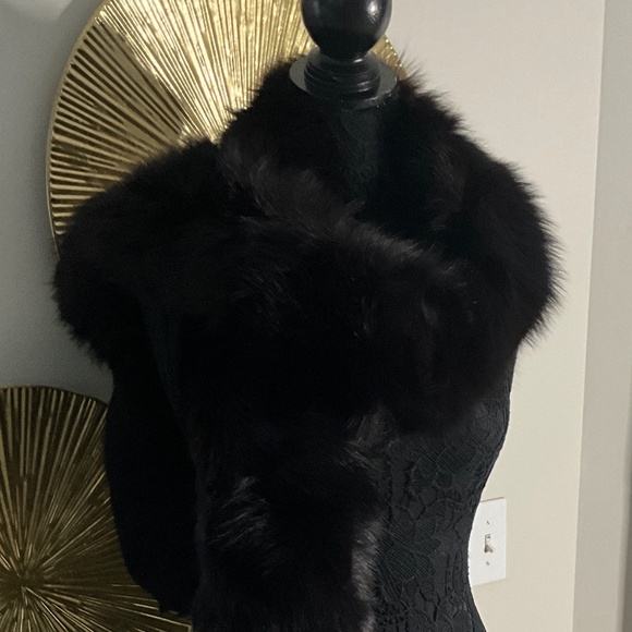 **Beautiful Black Fox Fur Scarf/Boa** - Picture 1 of 3